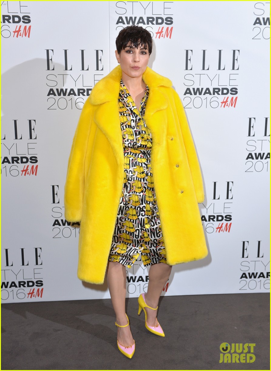 liv tyler cradles growing baby bump at elle style awards 123586688