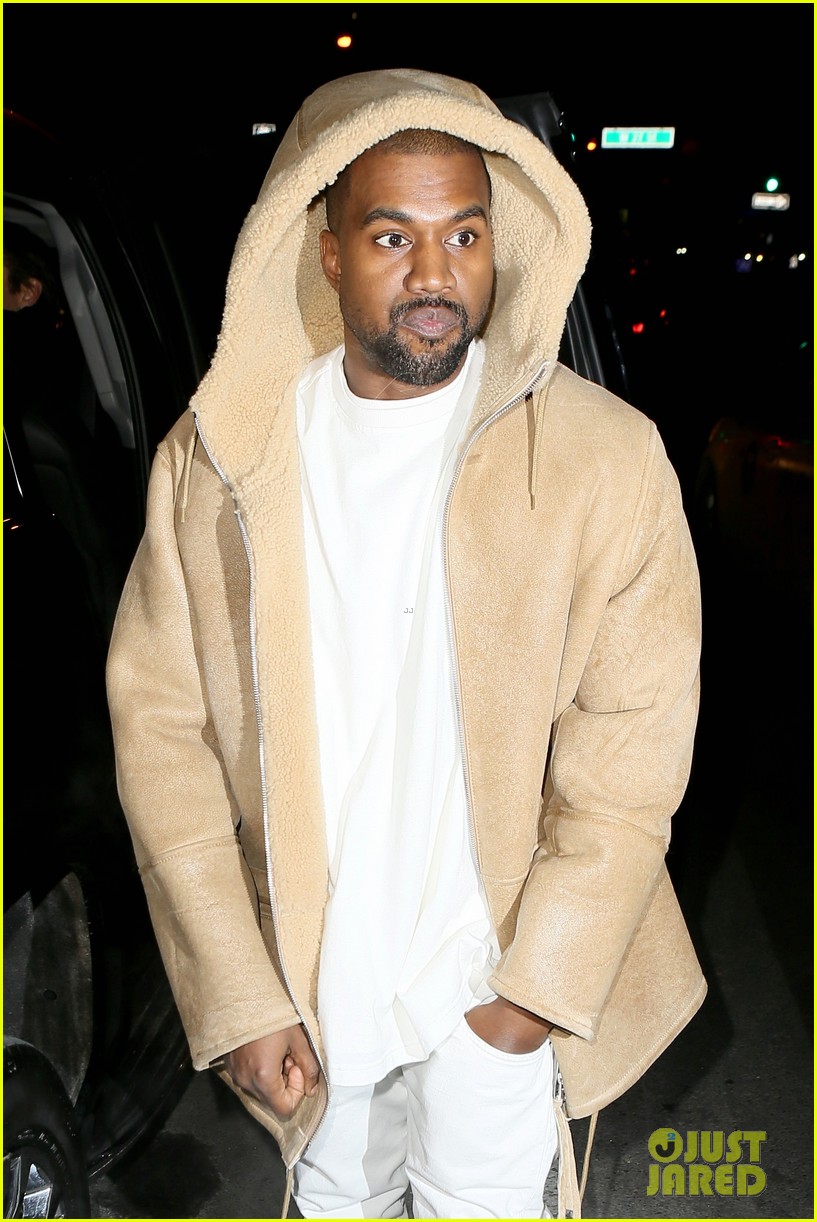 kanye west explains why hes asking for money in new tweets 083579014