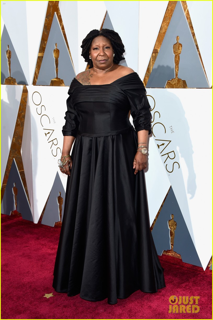 whoopi goldberg reacts to oprah confusion at oscars 2016 093593617
