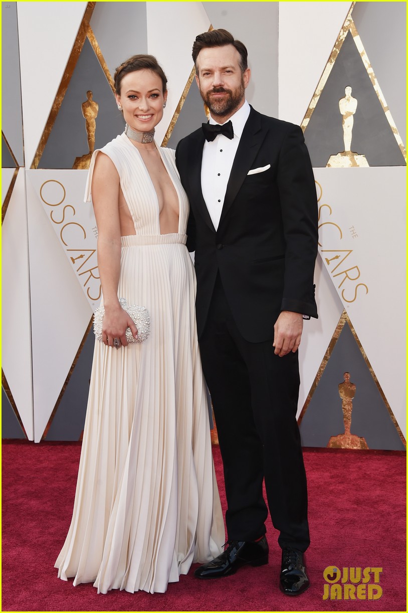 Olivia Wilde & Jason Sudeikis Heat Up Oscars 2016 Red Carpet! Photo