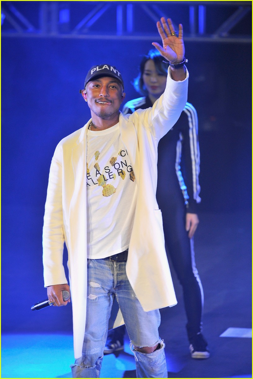 pharell williams performs rookie of the year 153570724