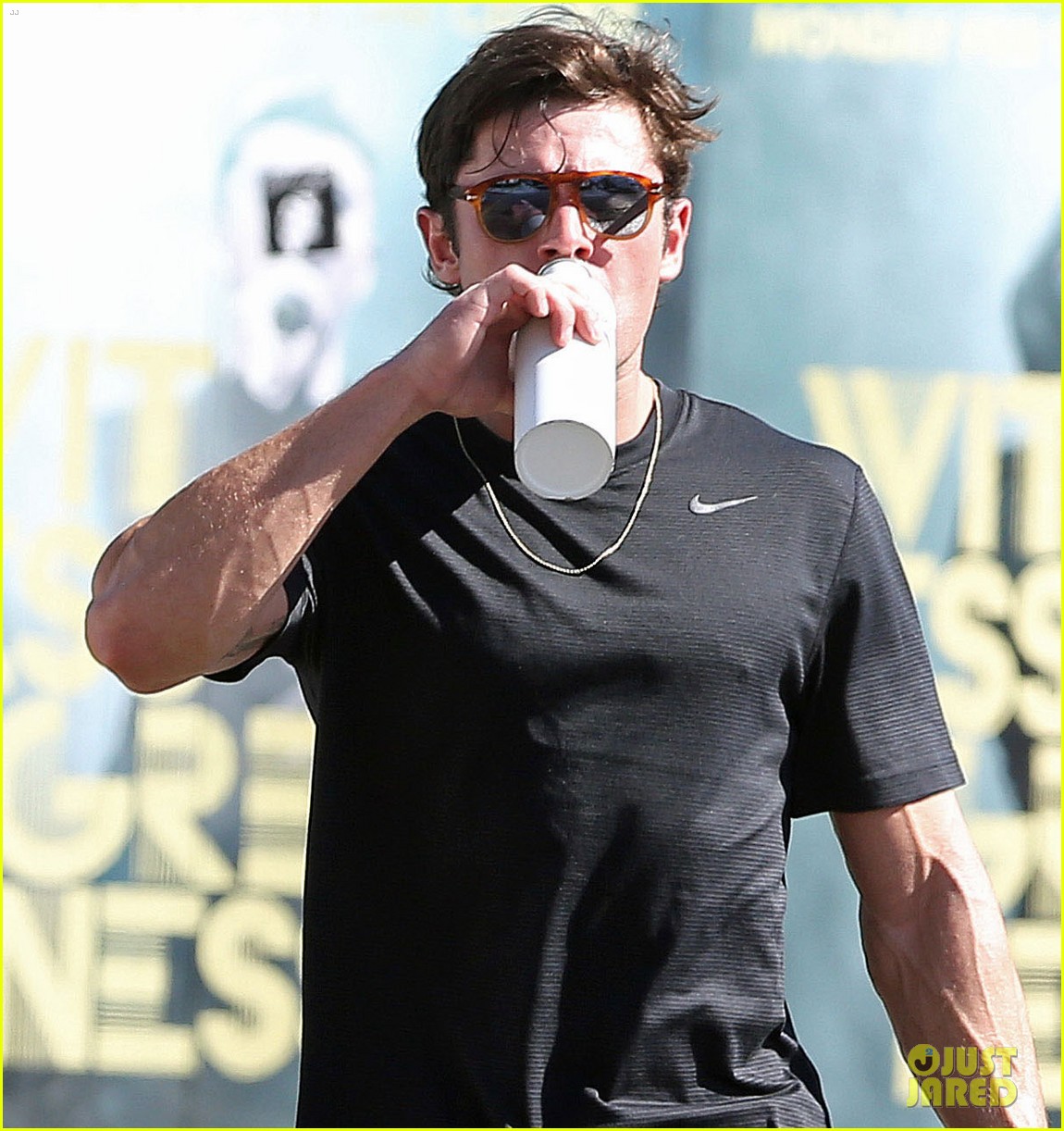zac efron workout water los angeles 01
