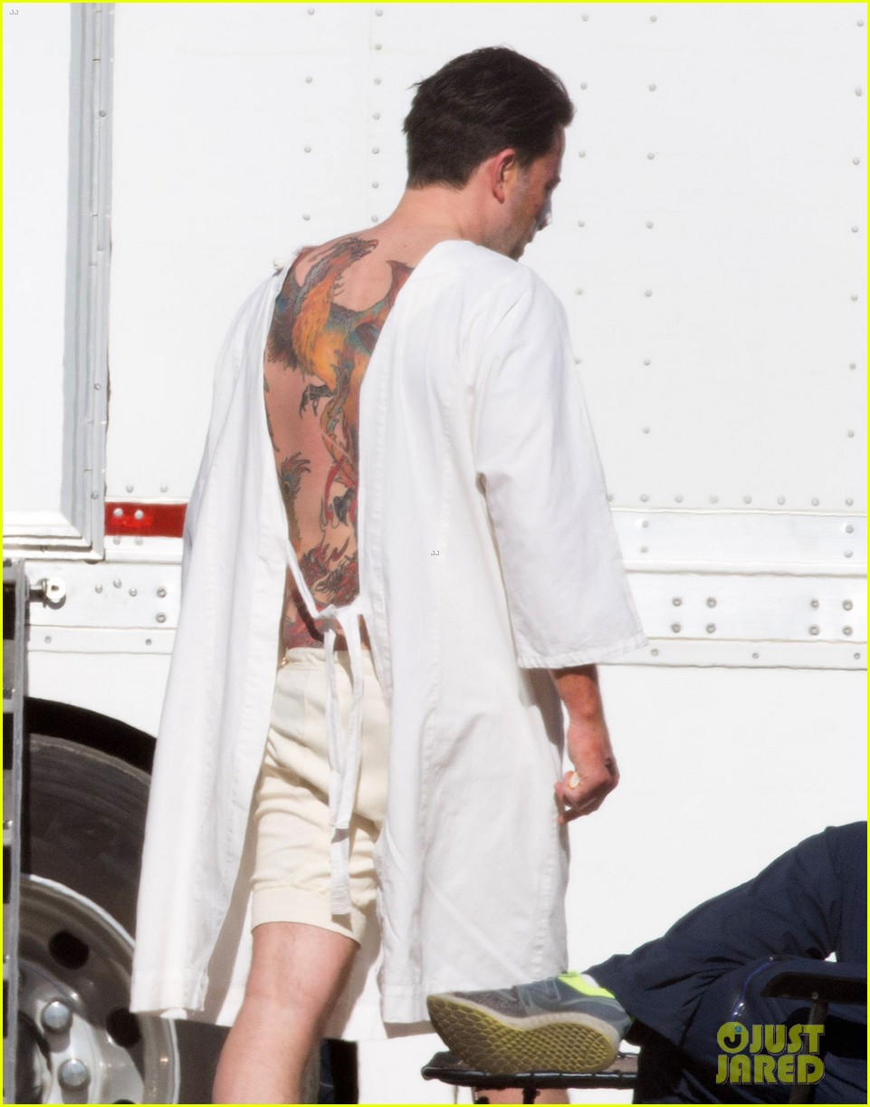 ben affleck says his massive back tattoo is actually fake 013609592