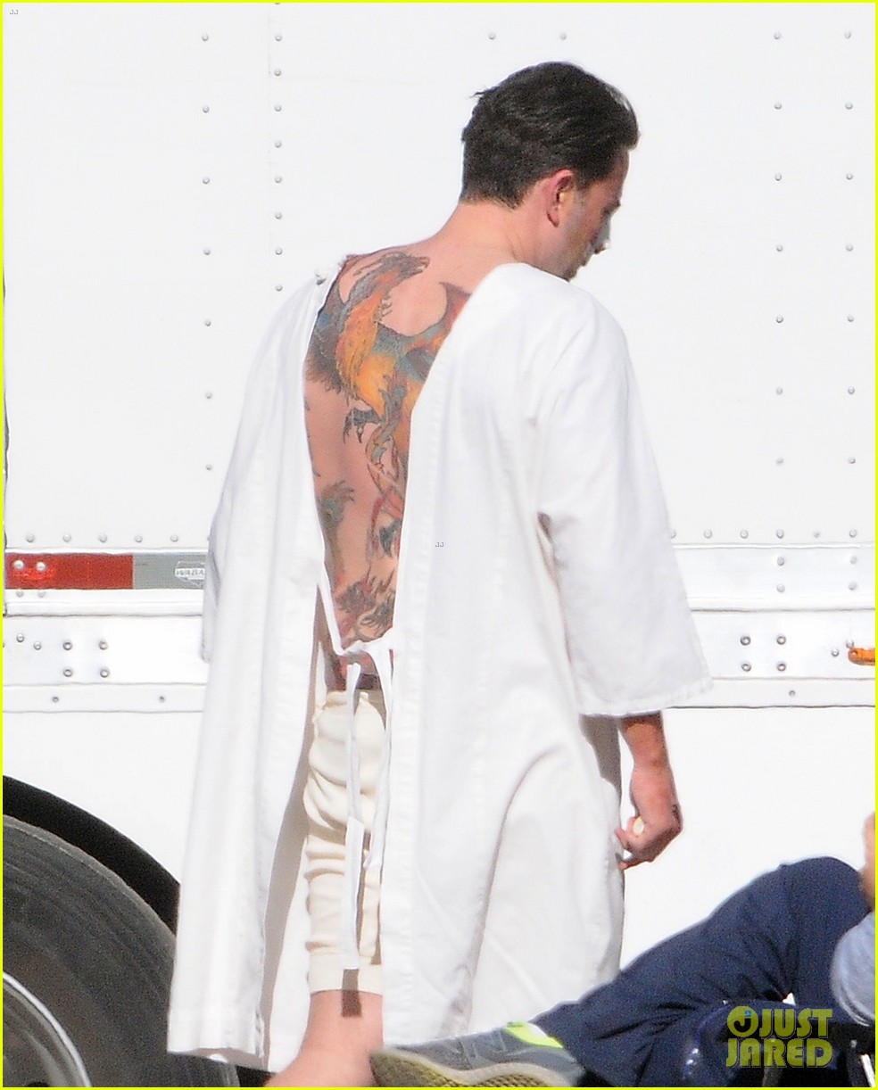 ben affleck says his massive back tattoo is actually fake 063609597