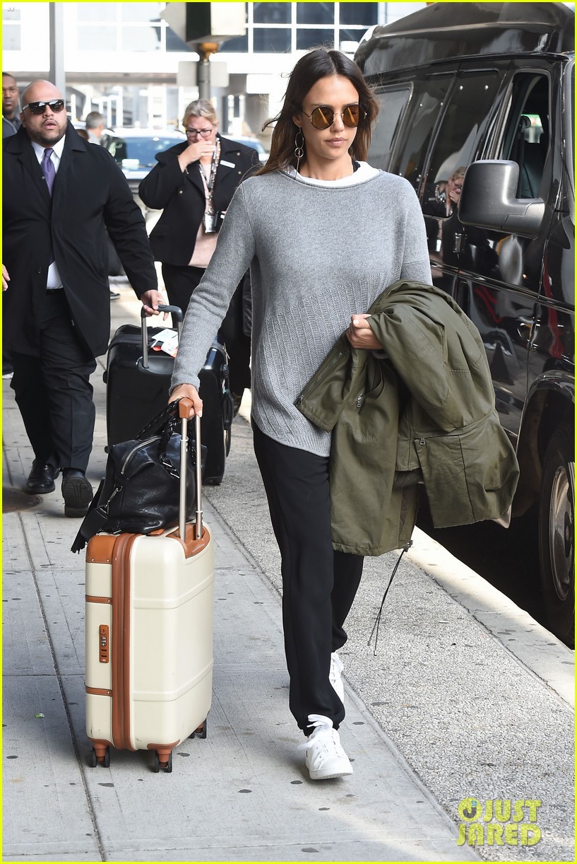 jessica alba heads to nyc after easter 10