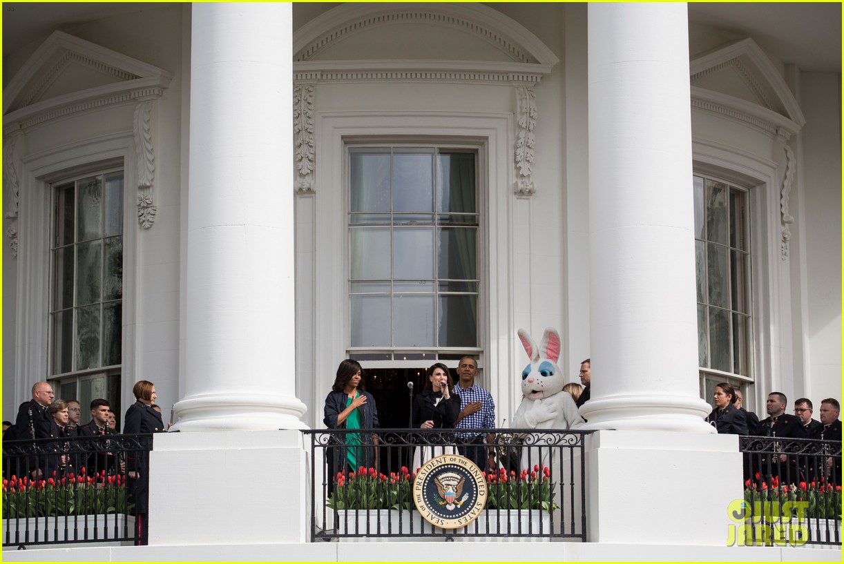 idina menzel sings national anthem at white house easter egg roll 103616399