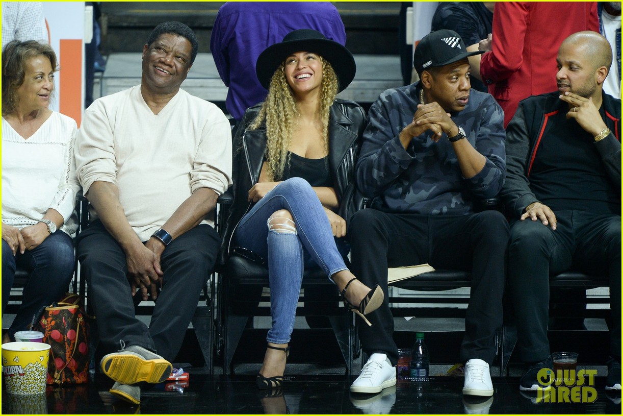 hov and bey chill courtside  for clippers 123596426