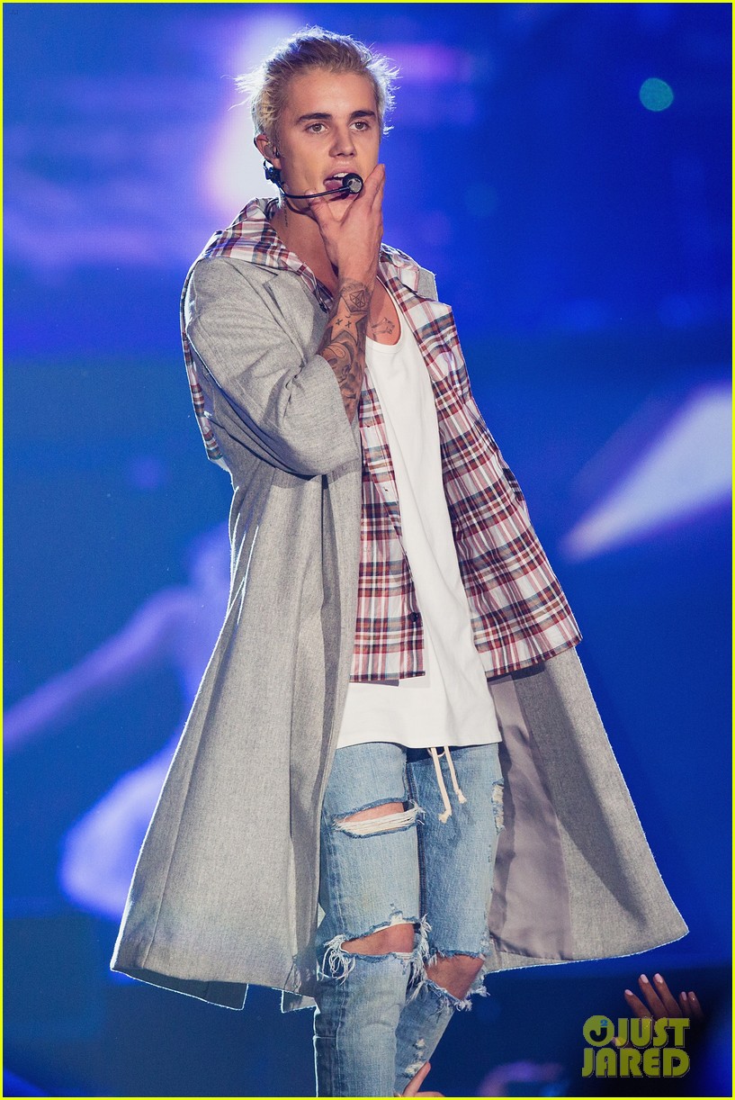 justin bieber debuts new song insecurities on tour 033605726