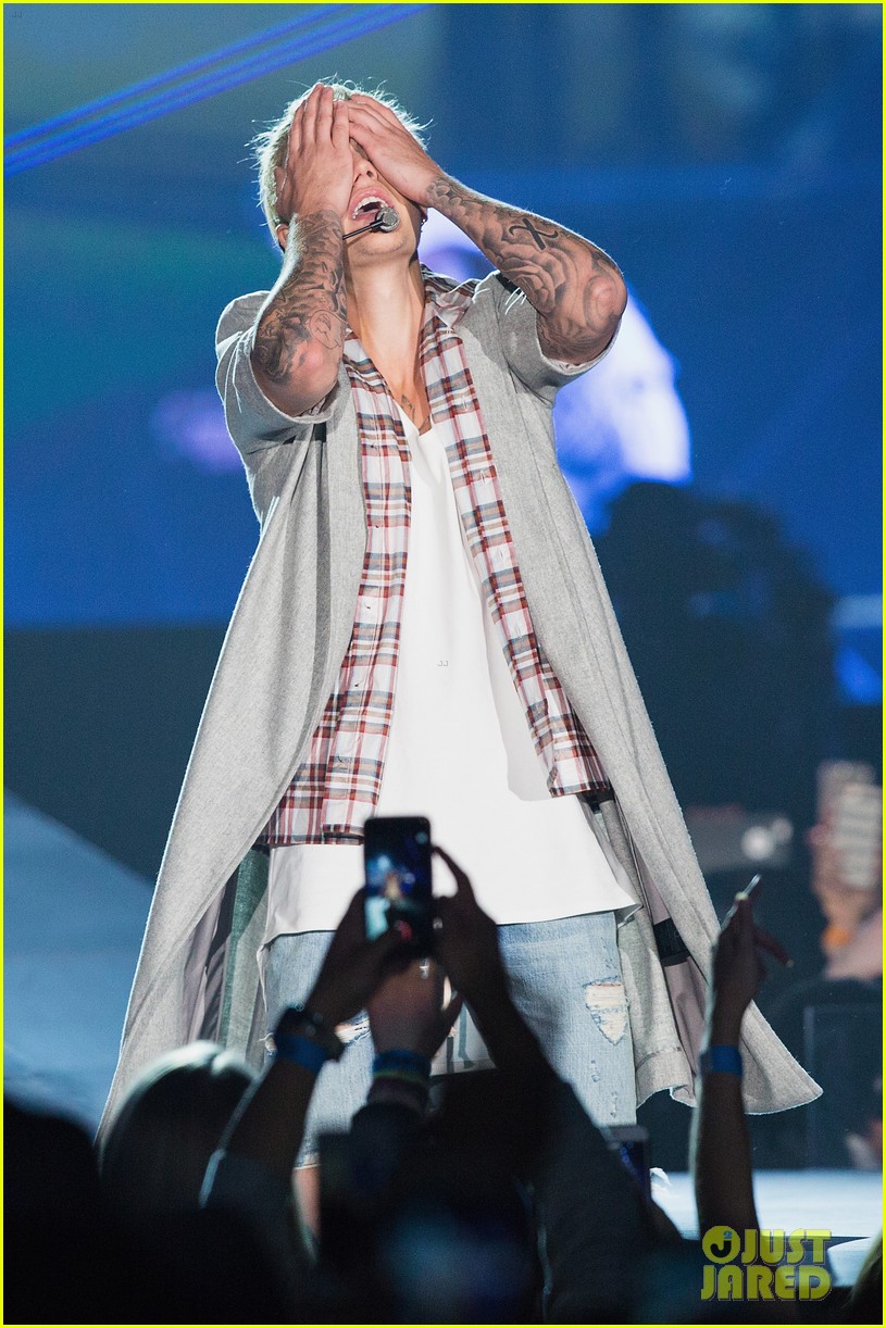 justin bieber debuts new song insecurities on tour 133605736