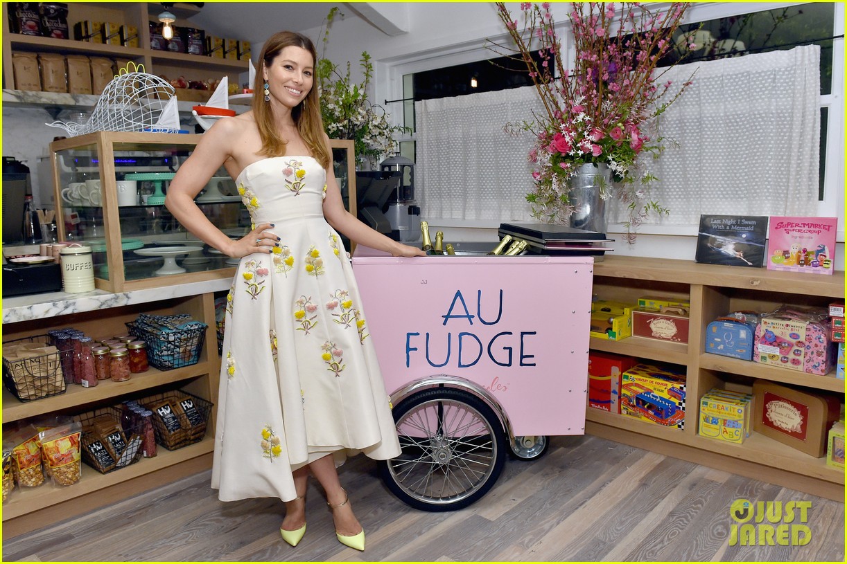 jessica biel gets star studded support at grand opening of au fudge 023595587