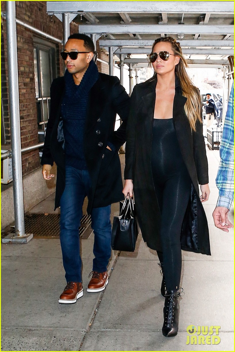 Chrissy Teigen Gets Baby Advice From Kim Kardashian Photo 3596959(02)