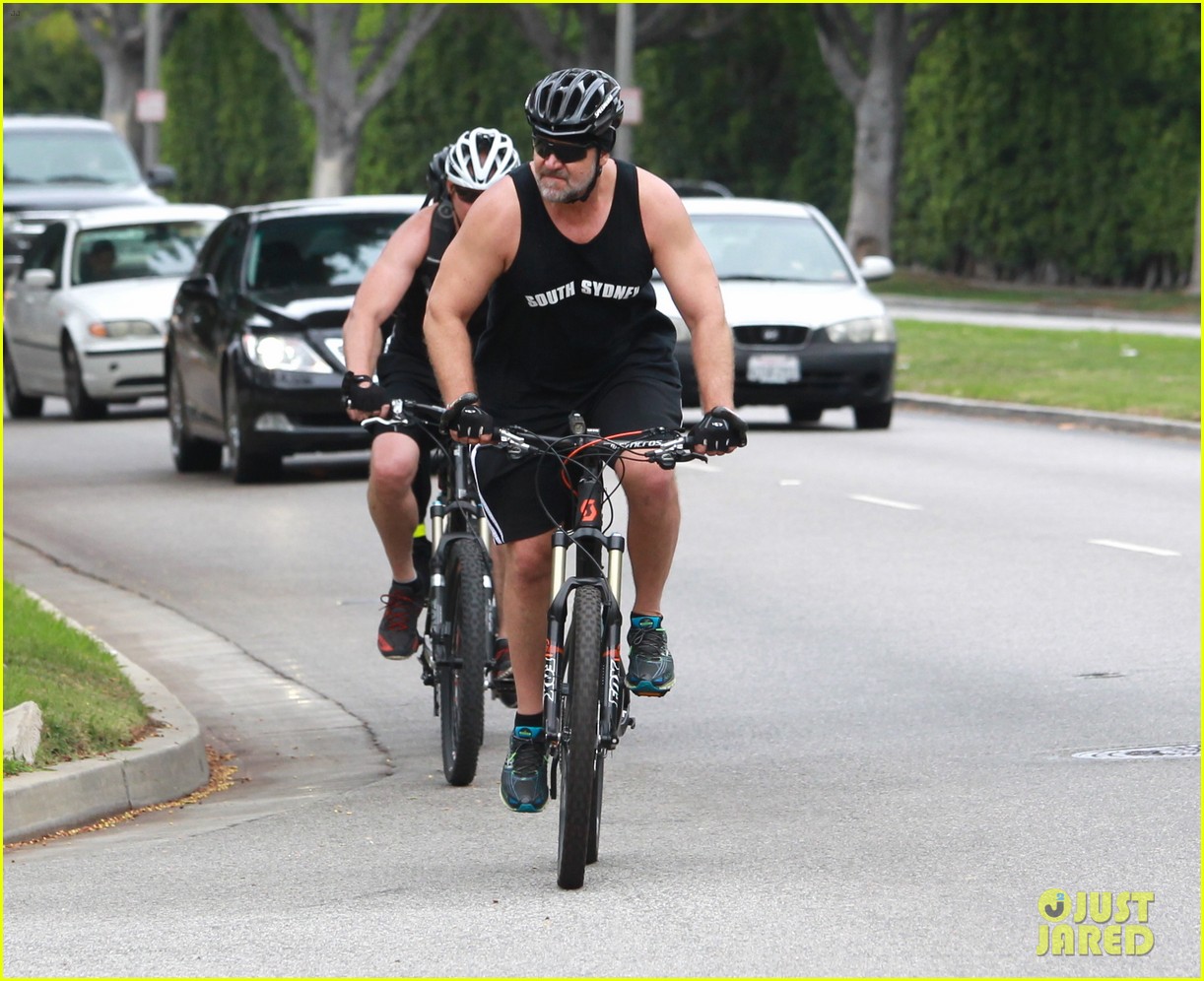 Russell Crowe Shows Off His 52 Pound Weight Loss (Photos) Photo