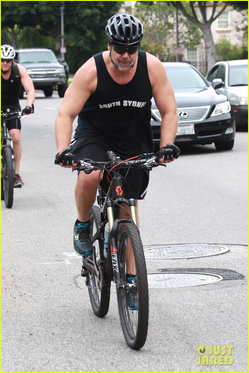russell crowe shows off his 52 pound weight loss 223608460