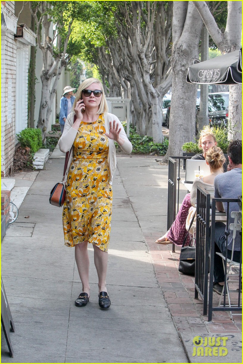 kirsten dunsts fashion shows shes ready for spring 203597490