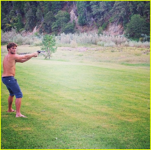 scott eastwood goes shirtless in hot new instagram photo 133611342