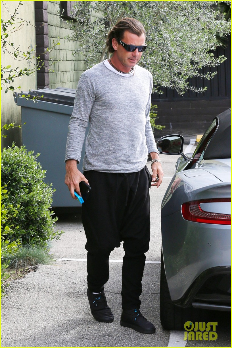 gavin rossdale steps out after news of nannys pregnancy 10
