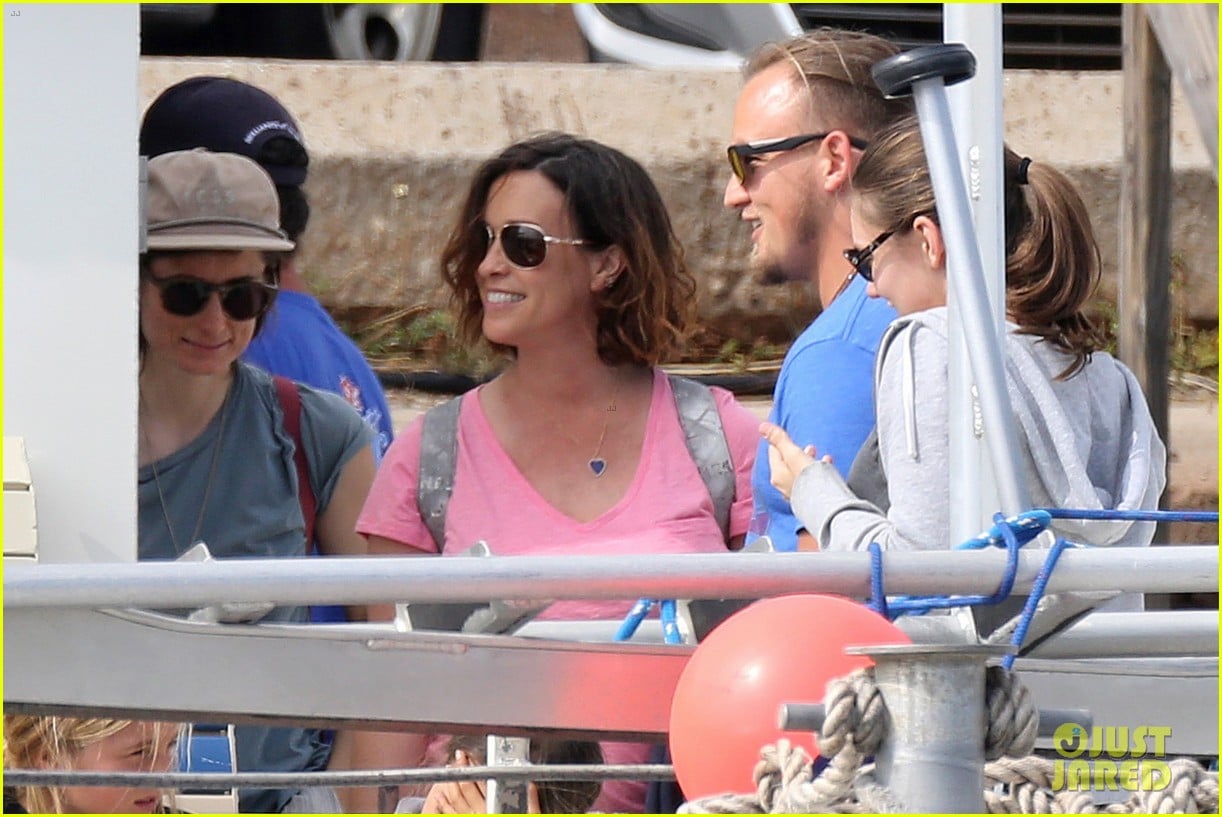 woody harrelson goes snorkeling with pregnant alanis morissette 30