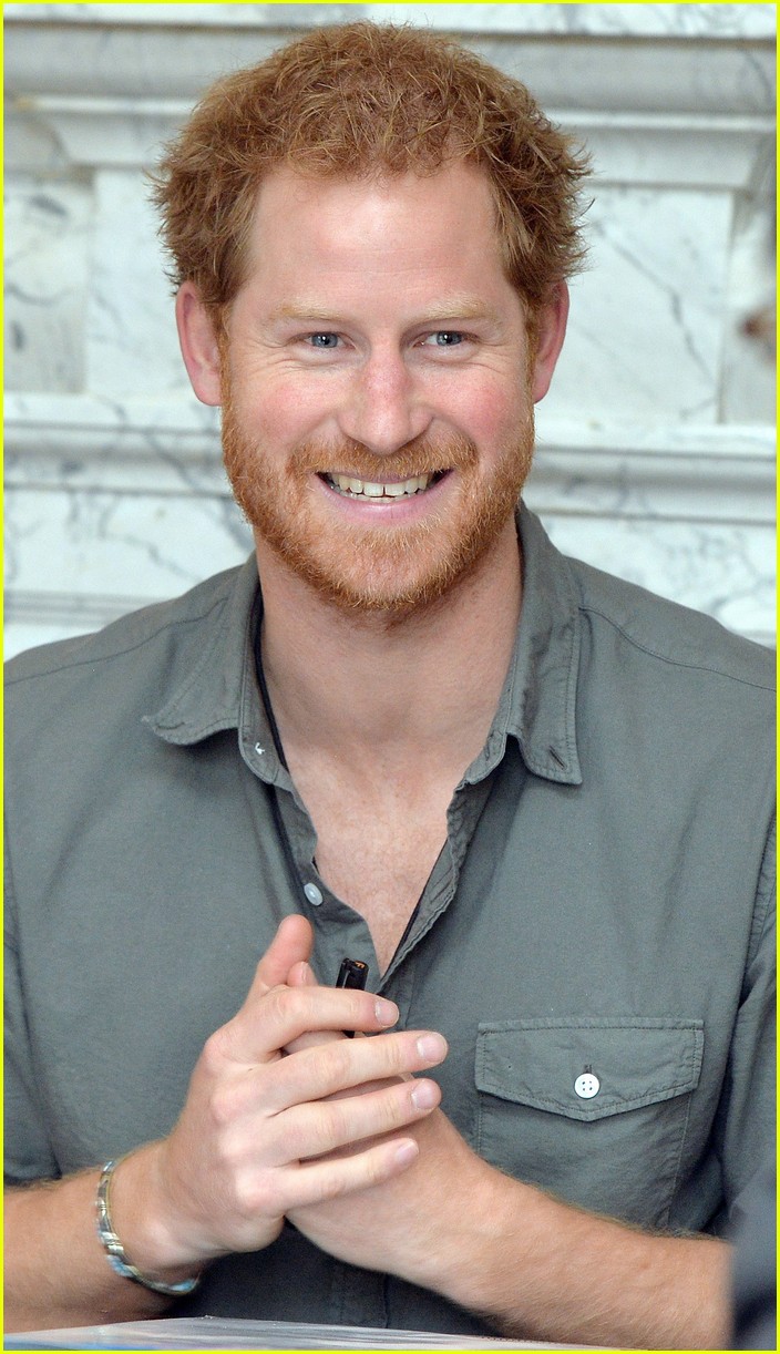prince harry attends nepal debriefing 03
