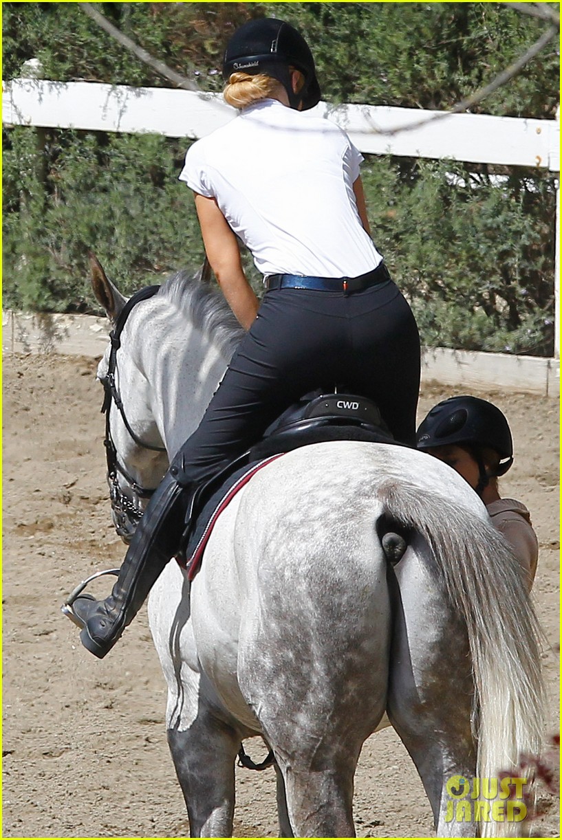 Iggy Azalea Rides Horses After Nick Young Cheating Rumors Photo