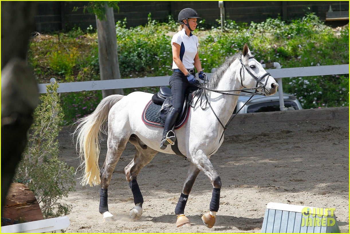 Iggy Azalea Rides Horses After Nick Young Cheating Rumors Photo