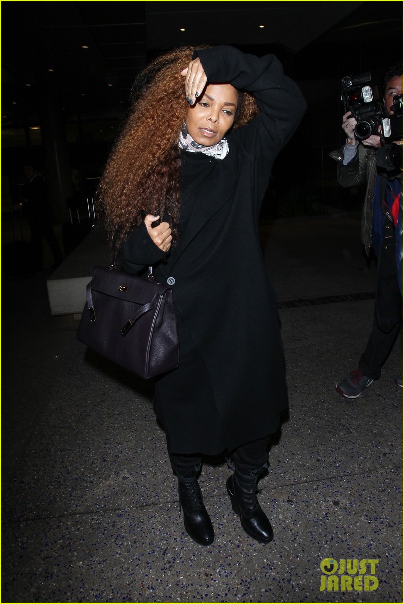 janet jackson rare appearance lax airport 033601857