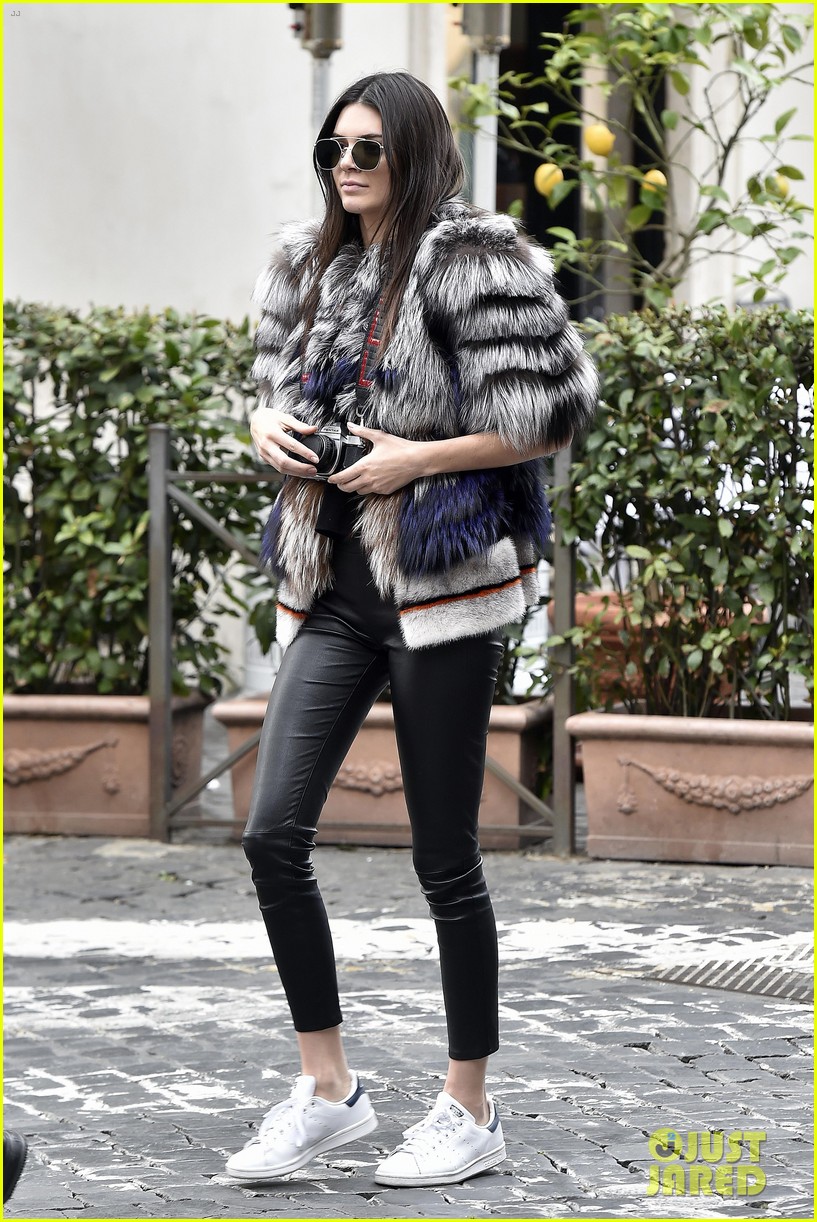 kendall jenner brings her film camera to rome 163602507