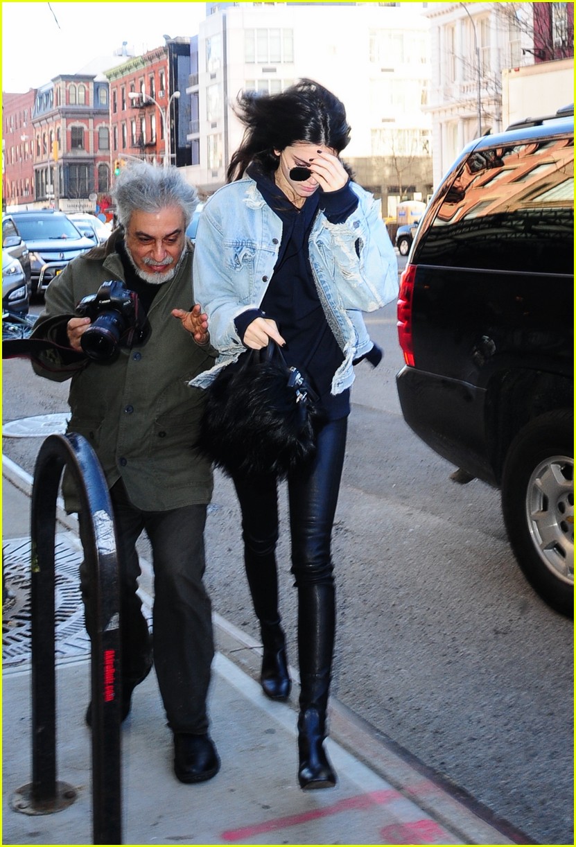 kendall jenner literal parazzi run in 023617006