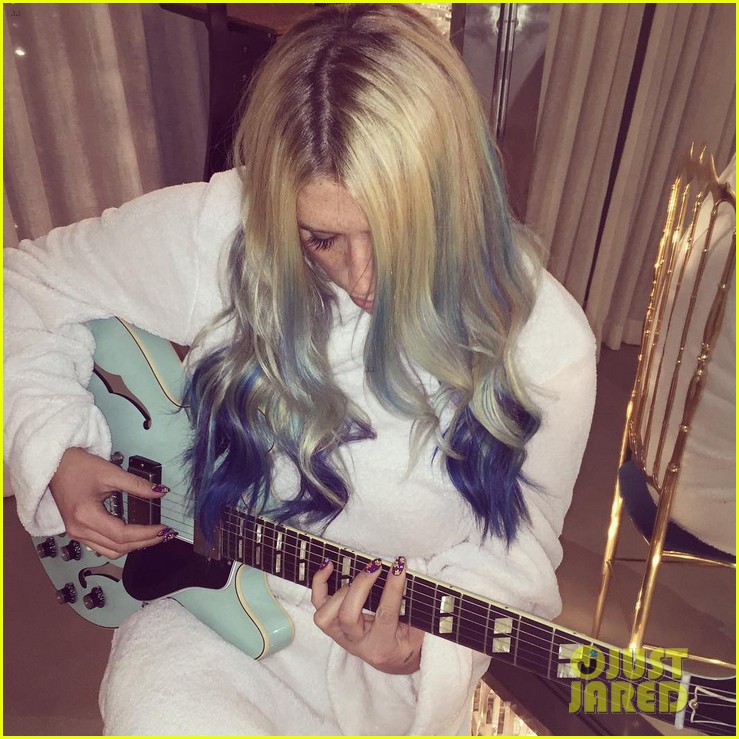 Kesha is Writing Songs Amid Dr. Luke Case Appeal, Iggy Azalea Wants to(01)