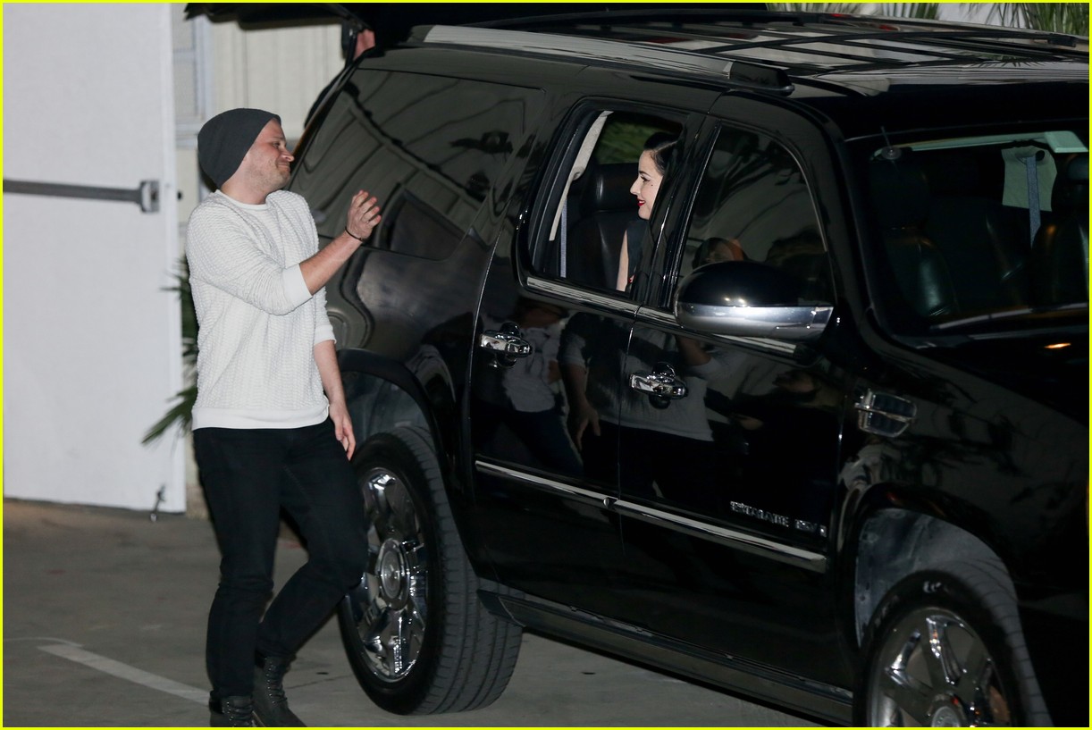 Khloe Kardashian Dazzles in Celia Kritharioti Couture, image size:1222x817