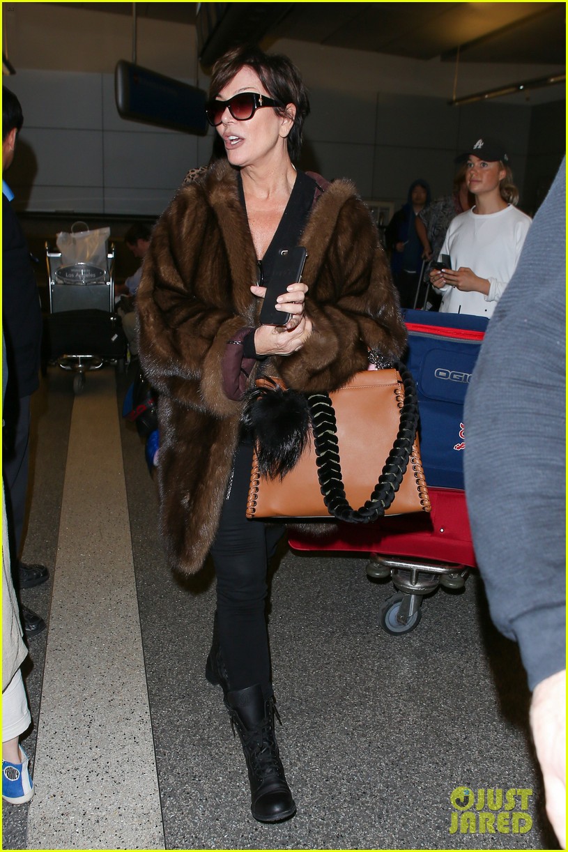 kris jenner spots kendall at the airport 043603596