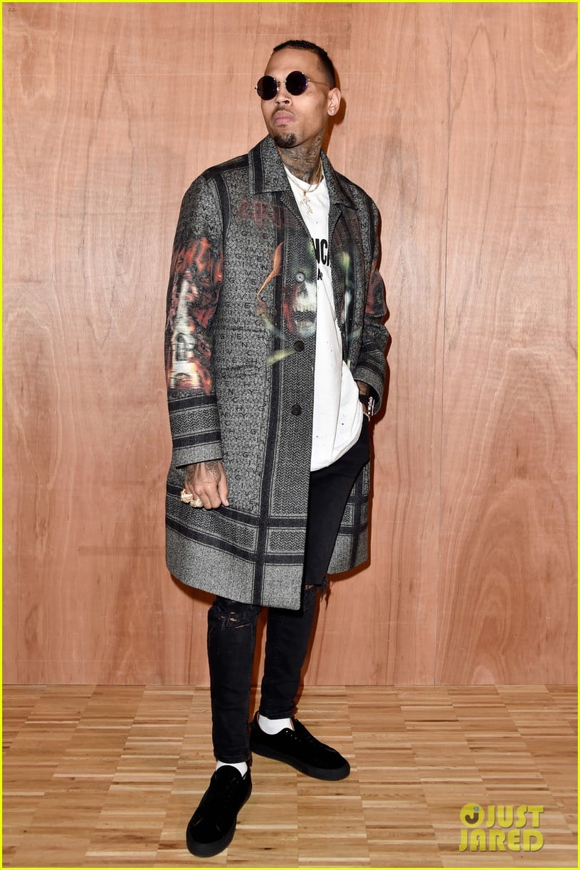 kris jenner kanye west givenchy show front row 35