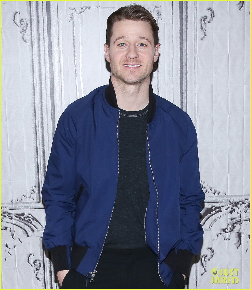 ben mckenzie says hes going to be a father any minute 093594739