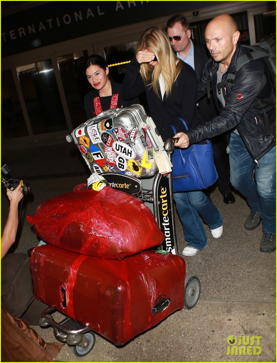 gwyneth and her bf brad jet out of lax 053597668