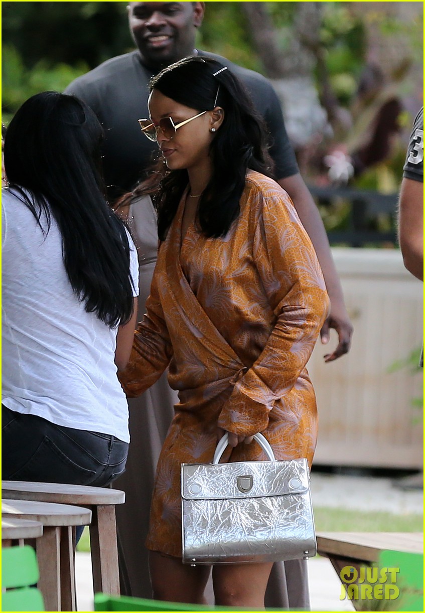 rihanna hangs by the pool in miami 04