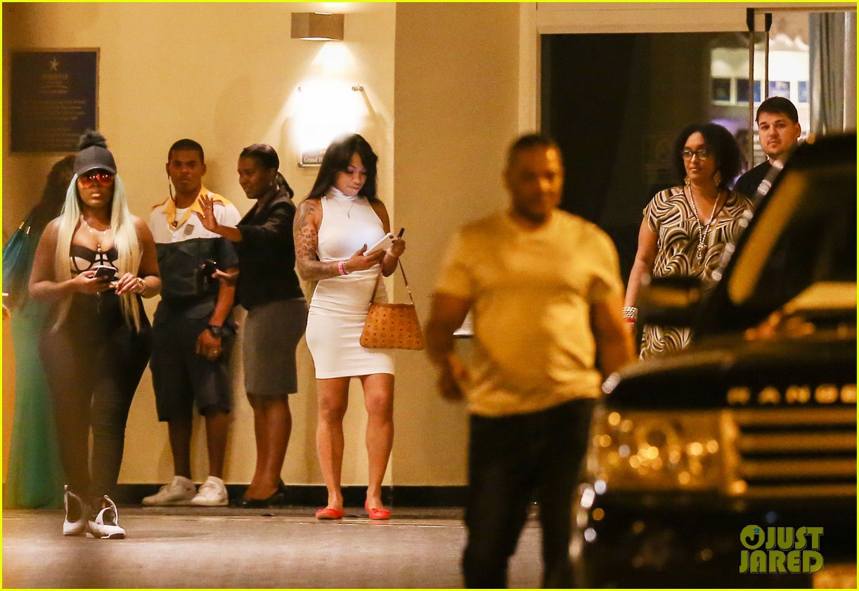 rob kardashian steps out in jamaica with blac chyna 073605499