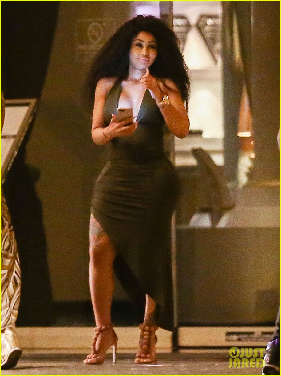 rob kardashian steps out in jamaica with blac chyna 15