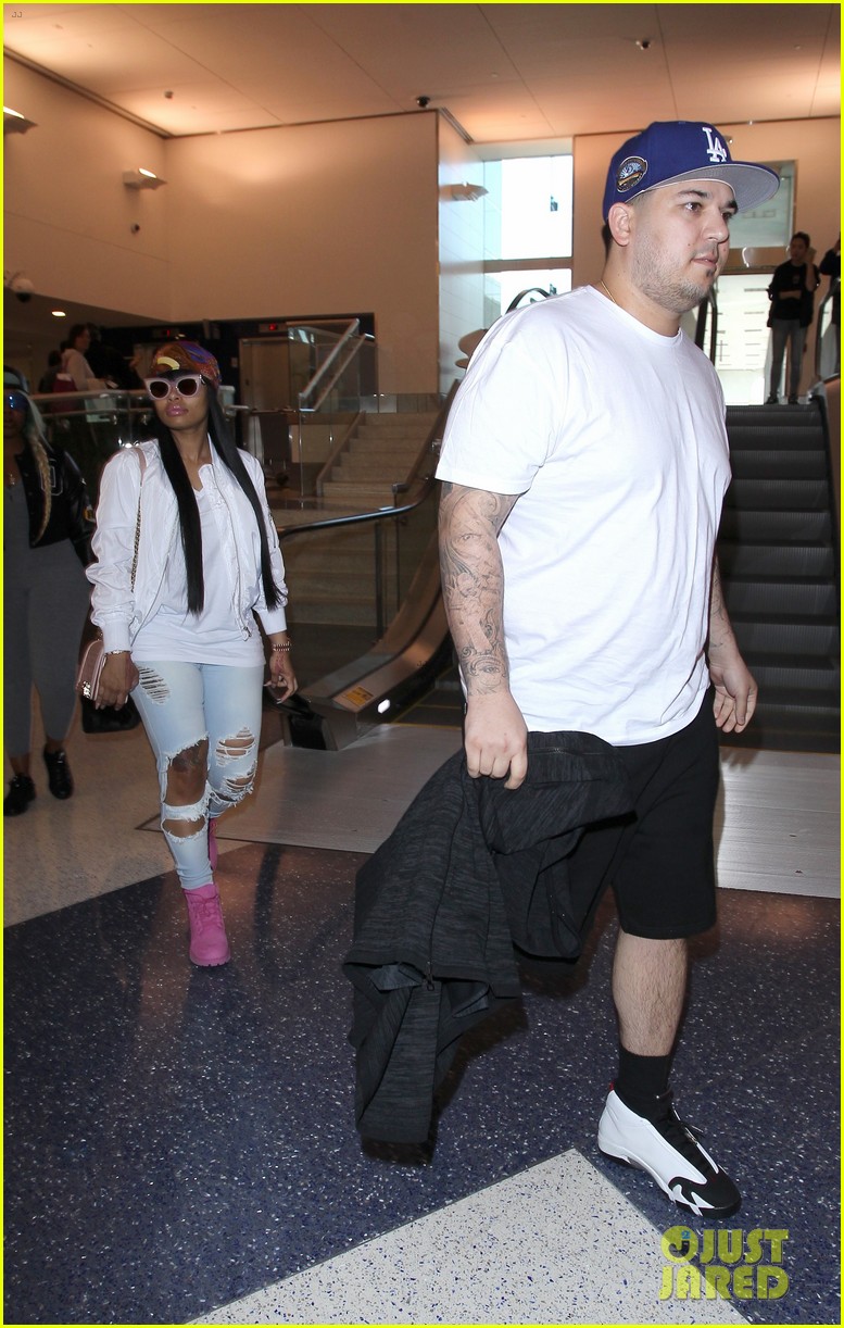 rob kardashian looks much slimmer in new airport photos 113614383