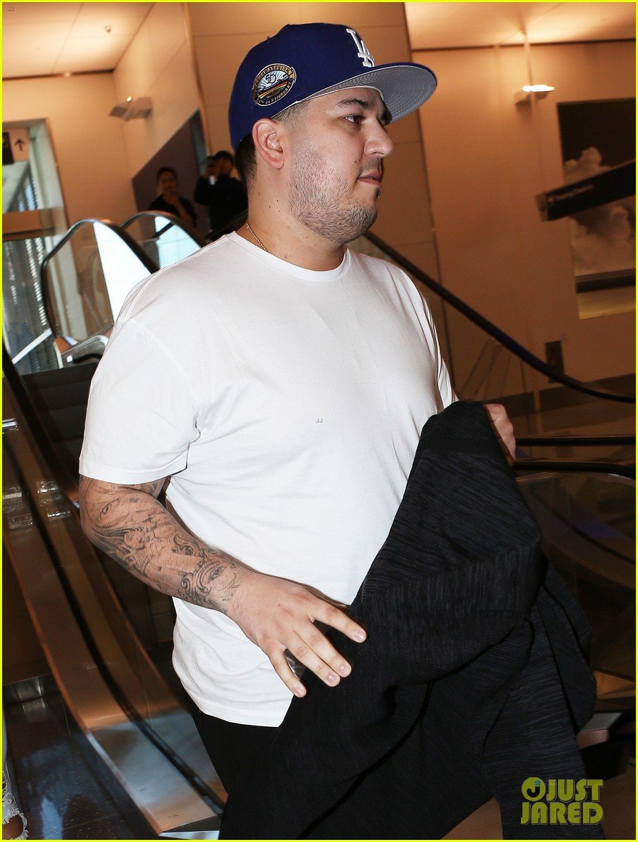 Rob Kardashian Looks Much Slimmer in New Airport Photos! Photo 3614400