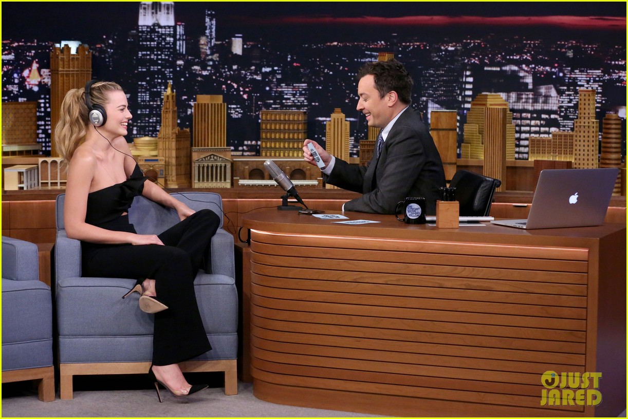margot robbie does the whisper challenge with jimmy fallon 053595267
