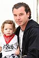 gavin rossdale brings his three sons to easter egg hunt 02