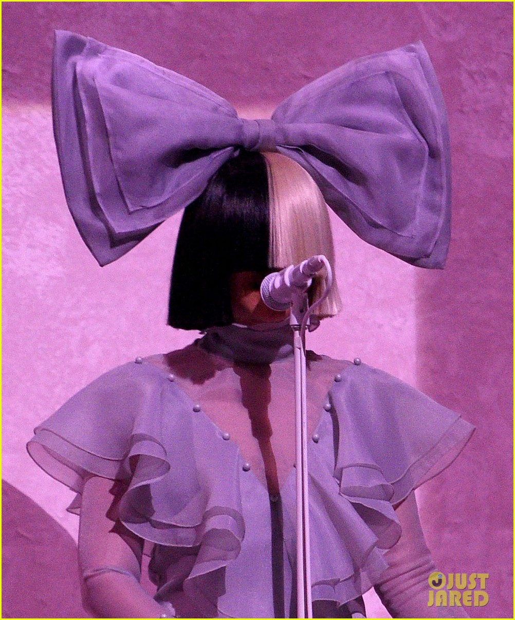 sia performs cheap thrills live on american idol 043613954