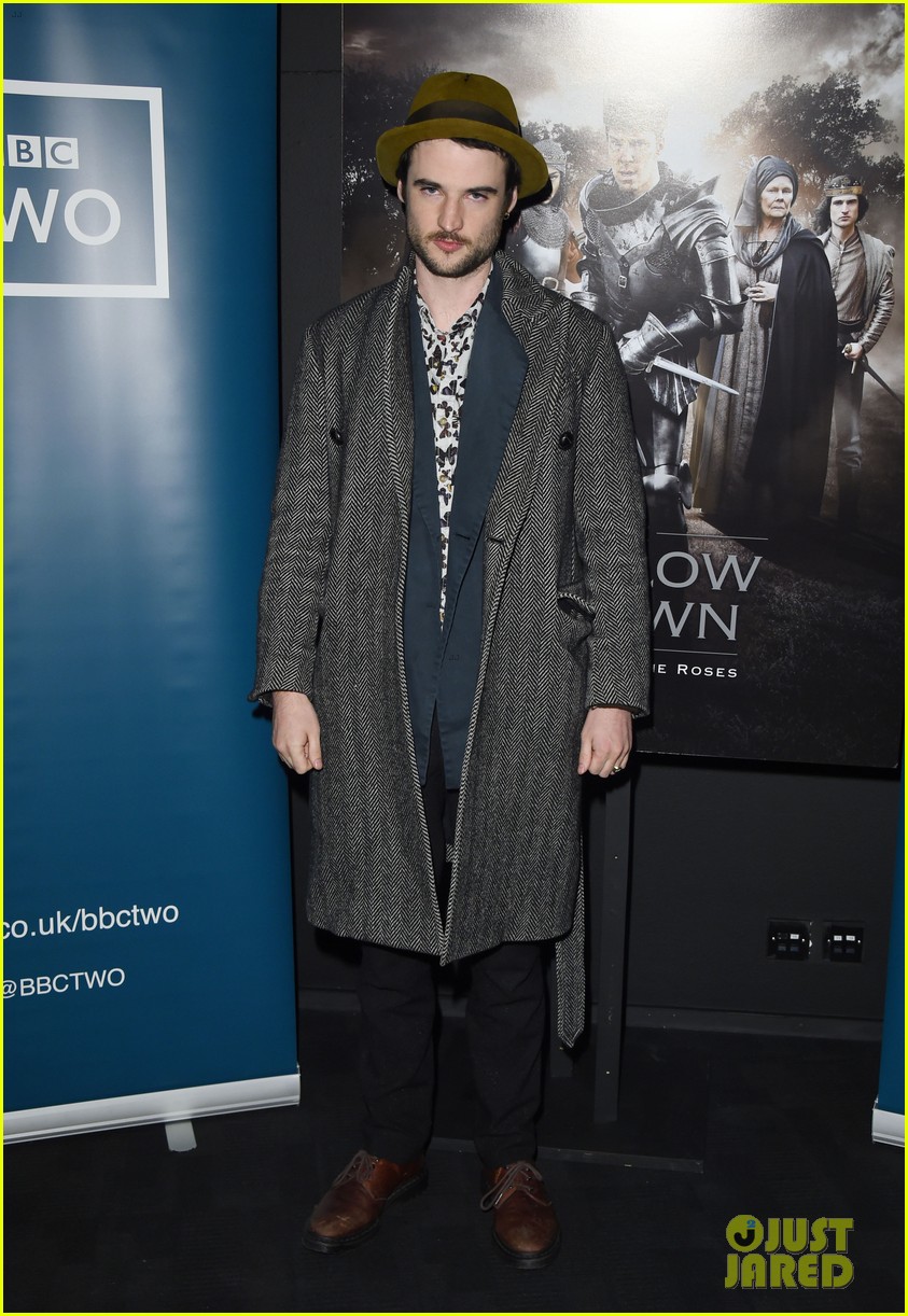 tom sturridge delivers first look of hollow crown sequel the wars of the roses 053617381