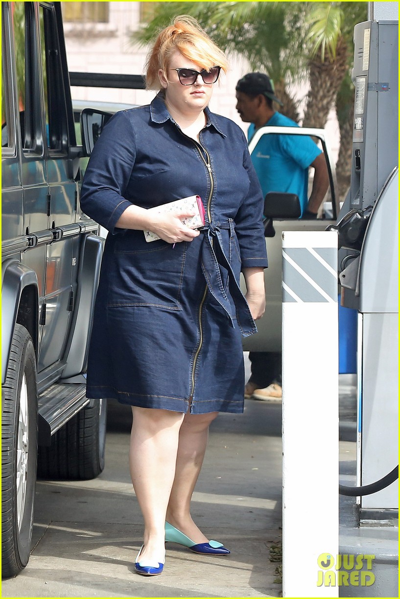 rebel wilson thinks her drink was spiked at a trendy club 053602857