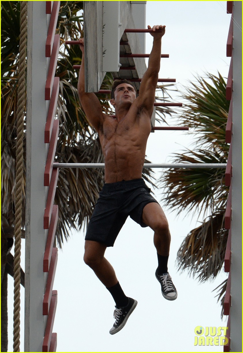 zac efron abs shirtless obstacle course baywatch 093600138