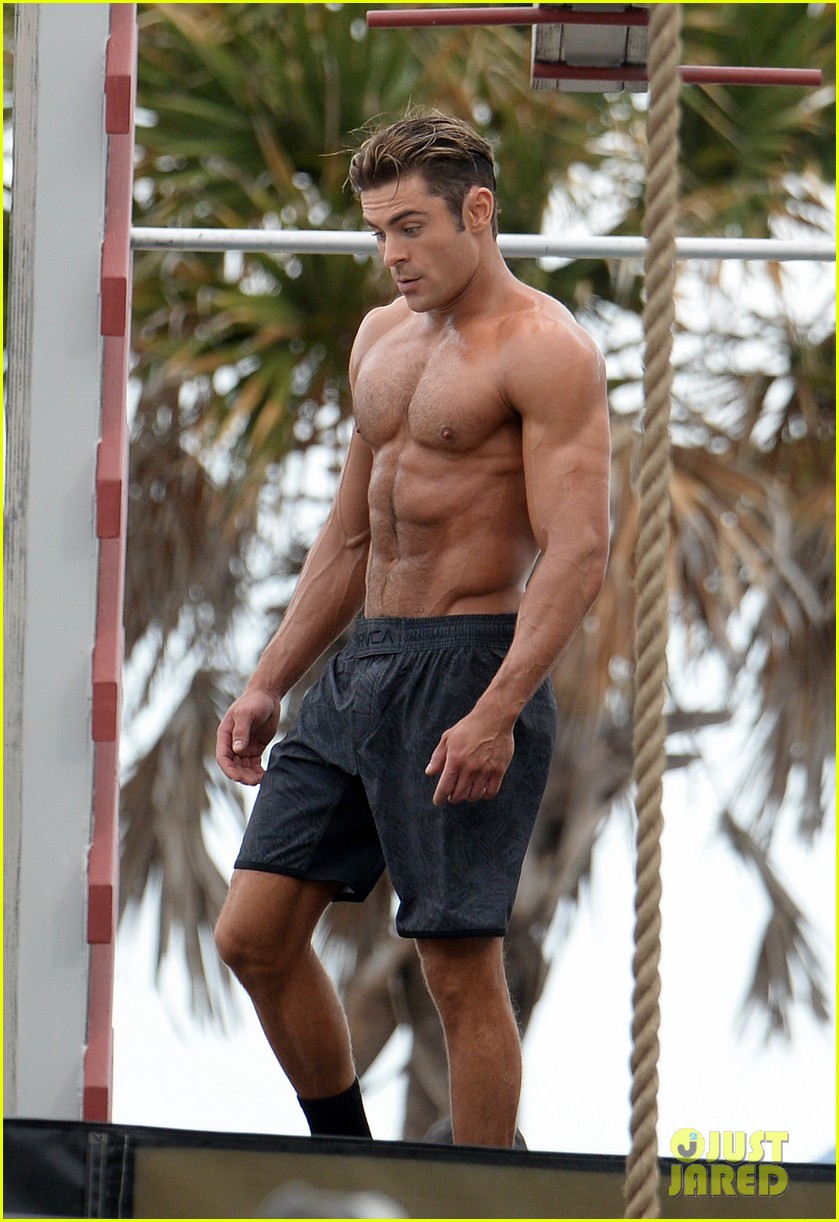 zac efron abs shirtless obstacle course baywatch 303600159