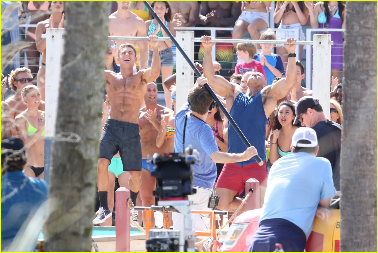 zac efron pull up contest baywatch 15