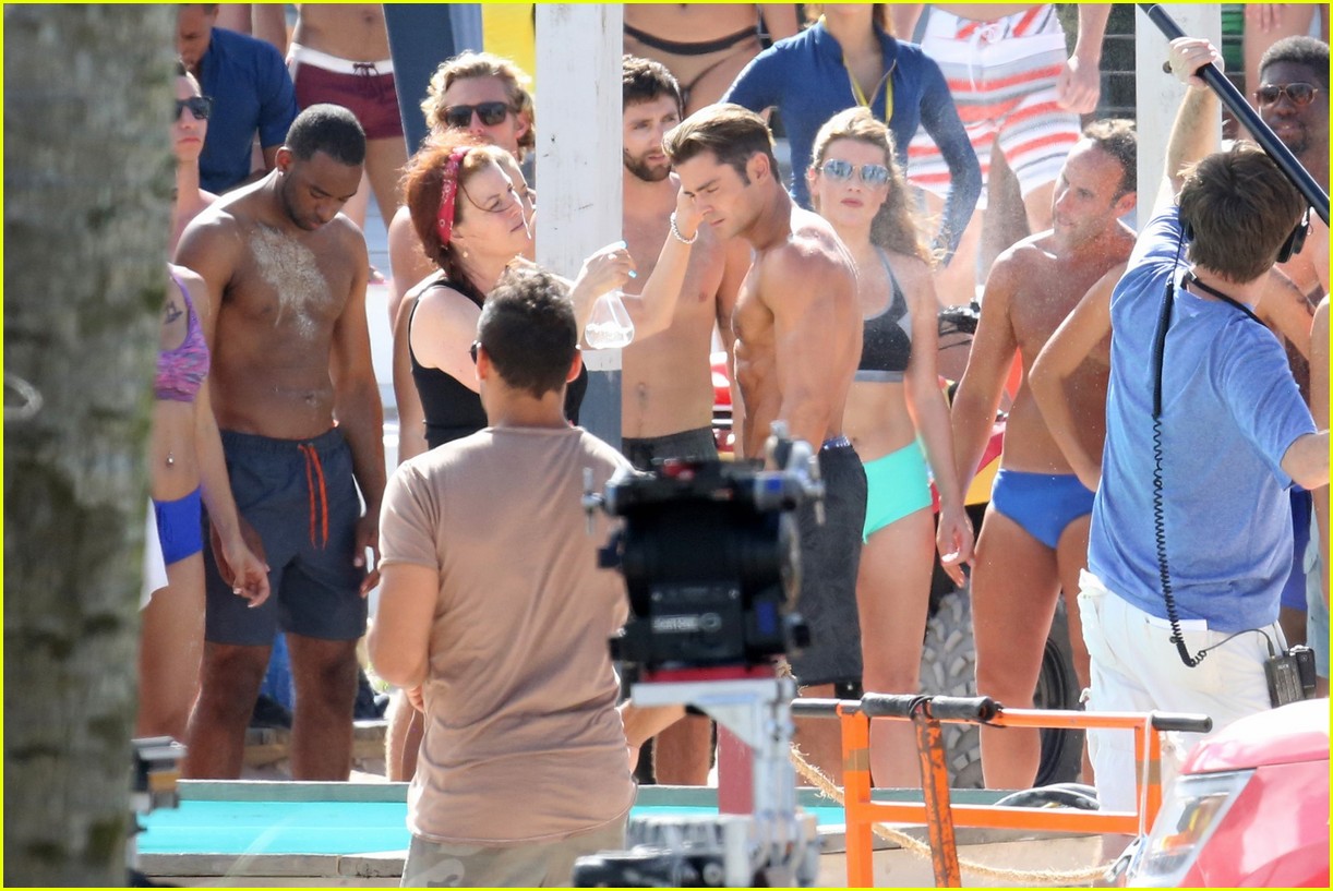 zac efron pull up contest baywatch 303600509