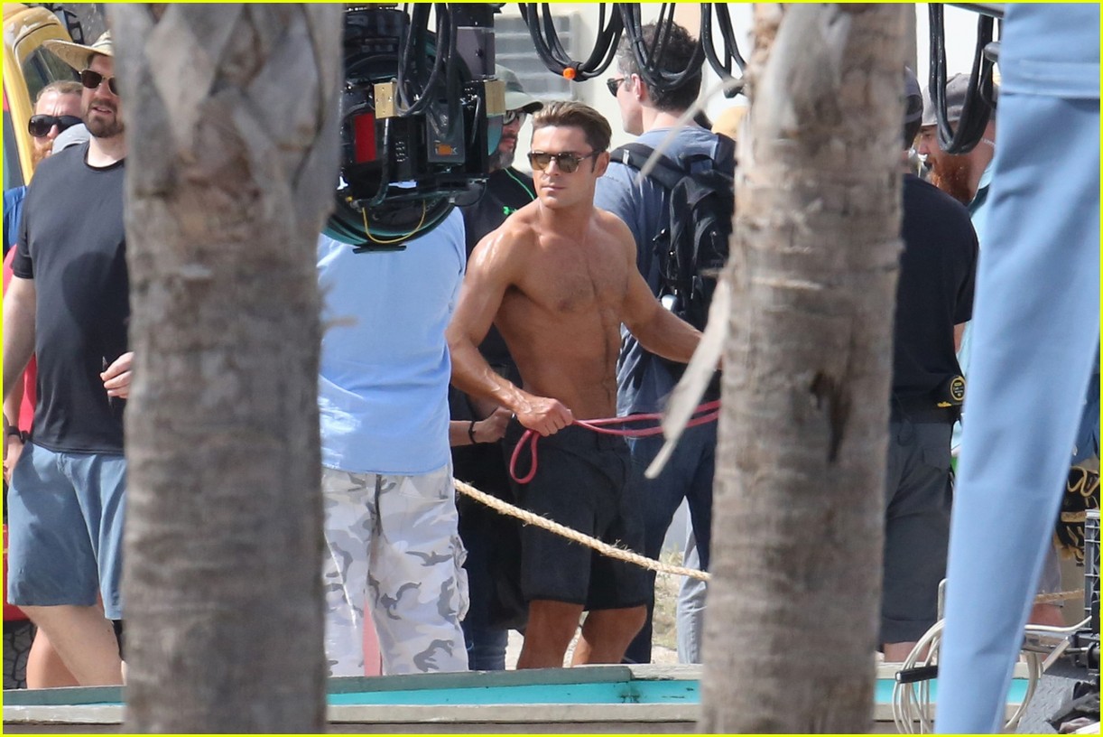 zac efron pull up contest baywatch 31