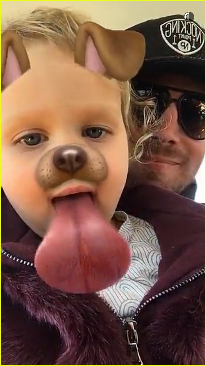 stephen amell tests out snapchat filters with daughter mavi 073620398