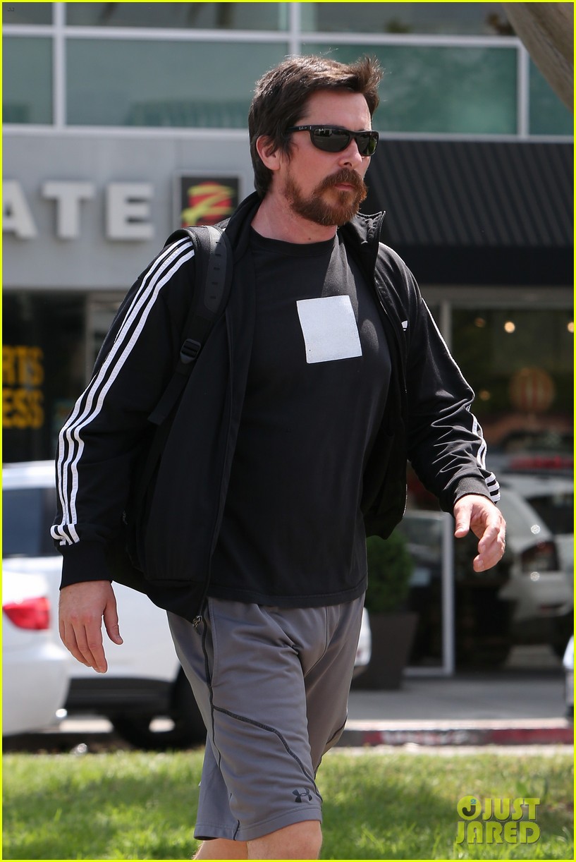christian bale steps out in his workout gear for a meeting 04